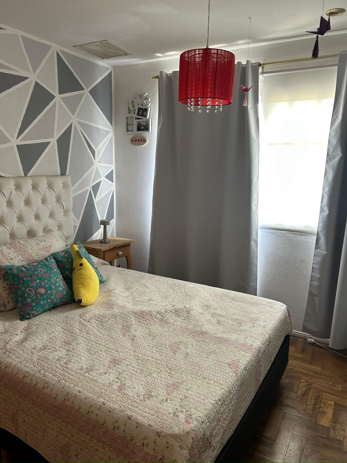 Living con sofá chesterfield