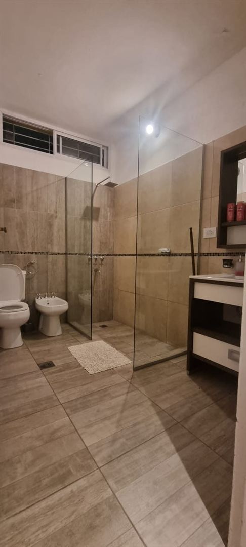 Baño con ducha y bidet