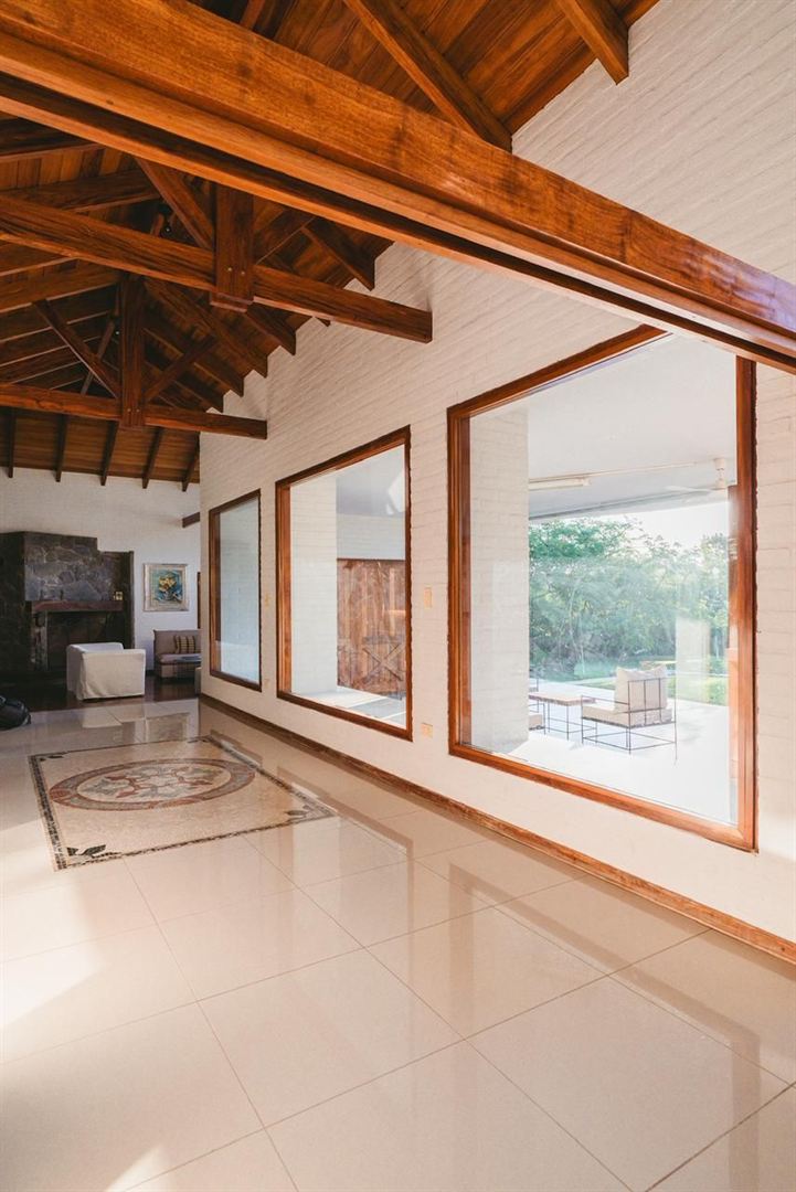 Galería interior con mosaico
