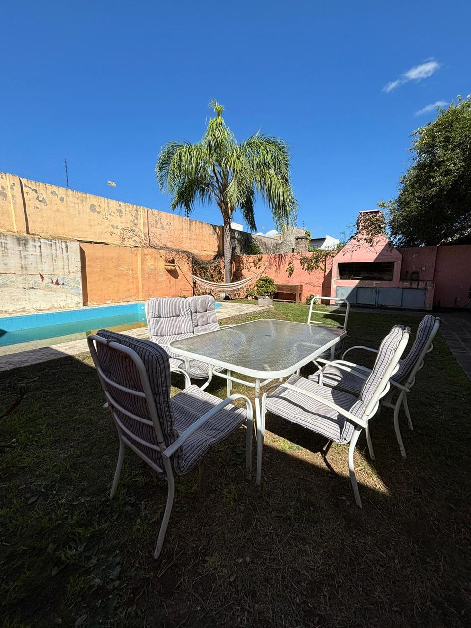 Casa del Roble — pileta y quincho