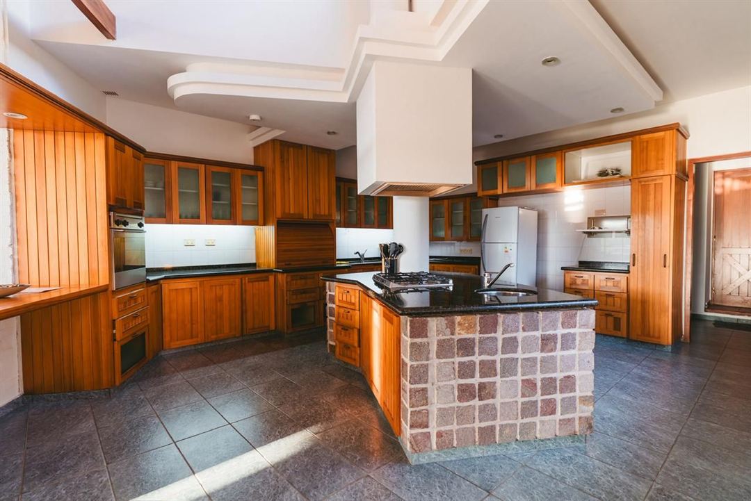 Cocina equipada con isla