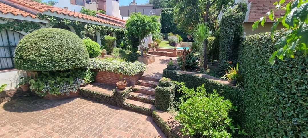 Jardín y parque de la casa